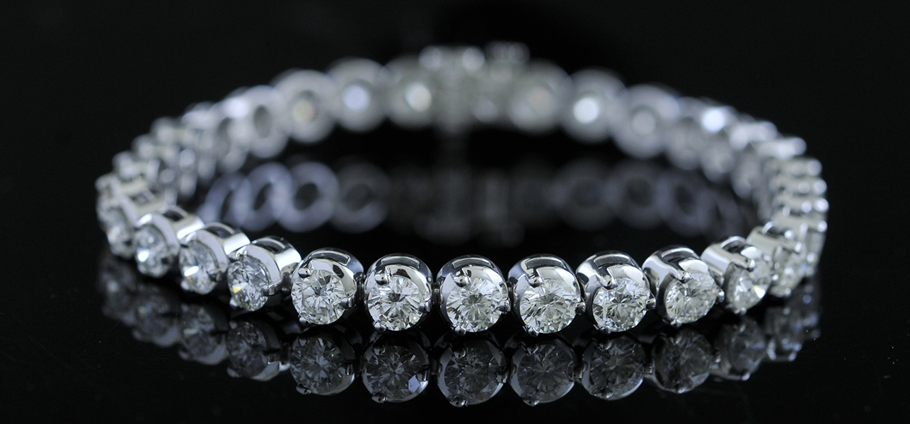 Diamond straight line tennis bracelet set with 10ctw diamonds in platinum