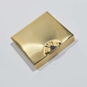 14K yellow gold cigarette case with engraved rayed lid
