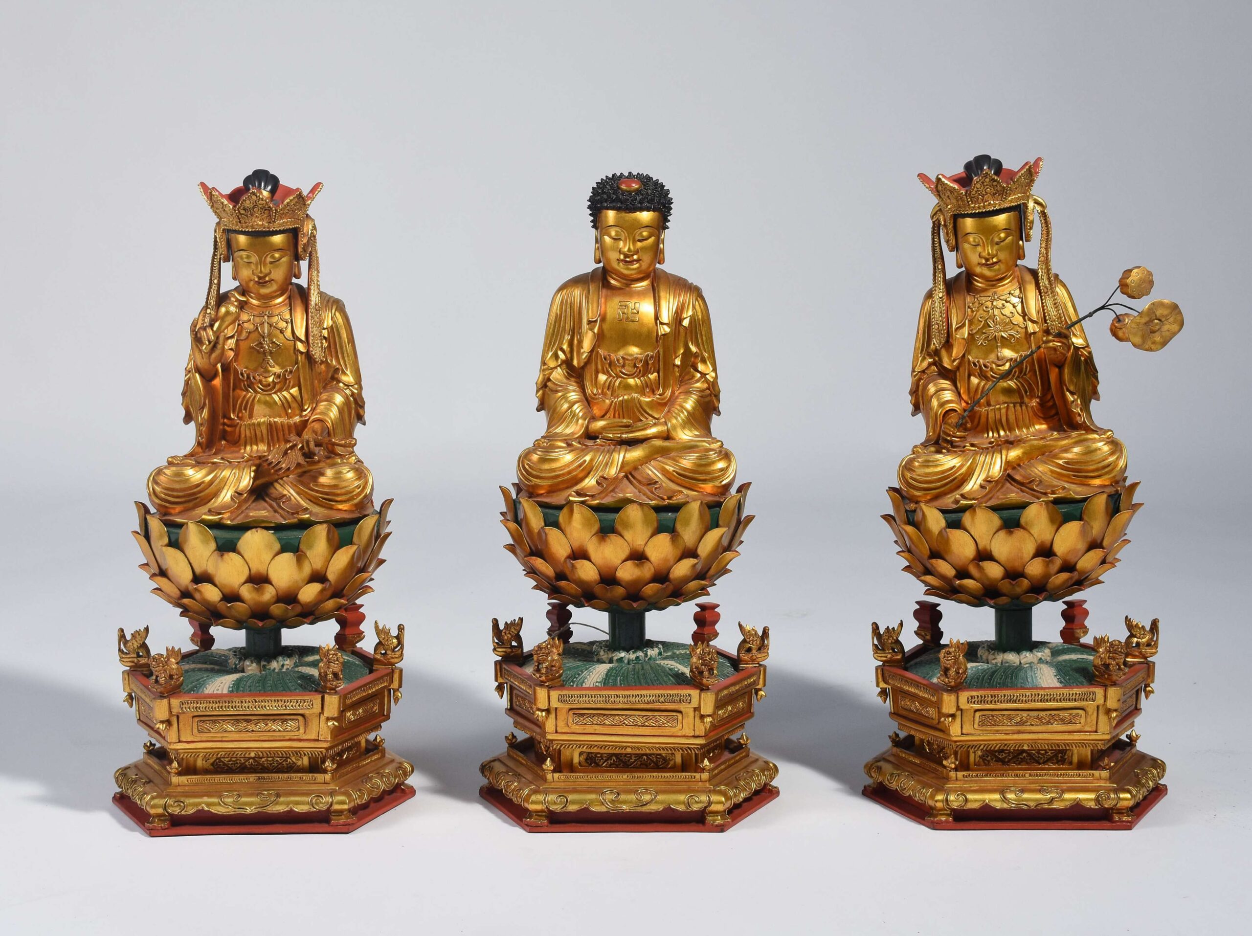 Gilt wood Buddhas on conforming lotus leaf bases