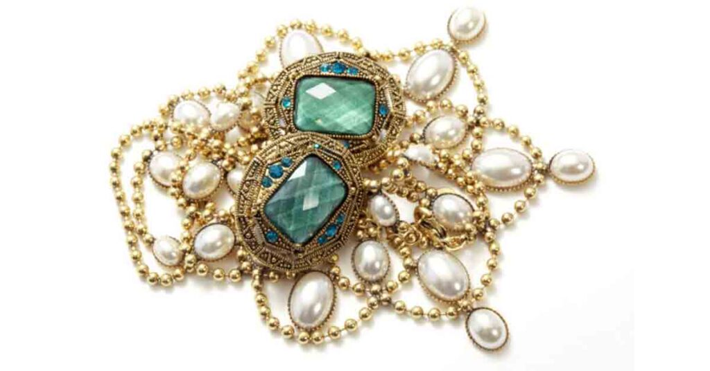 Selling Antique Jewelry What You Need to Know?